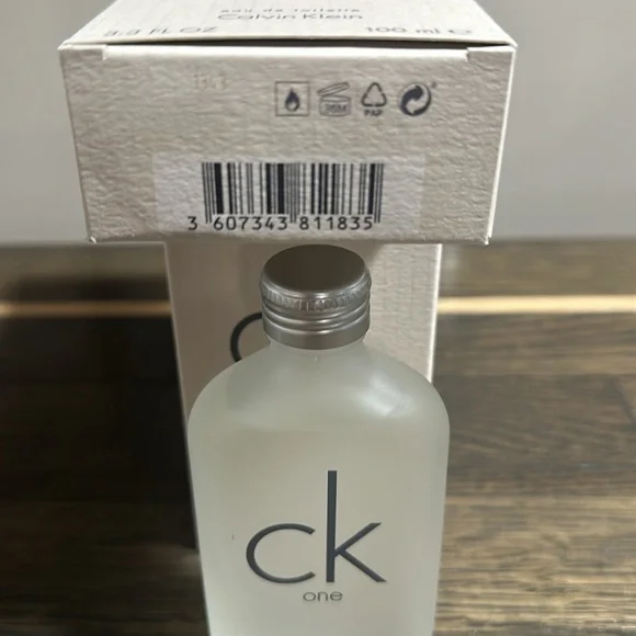 Calvin Klein One Unisex Cologne. 3.3 ounce - Picture 4 of 4